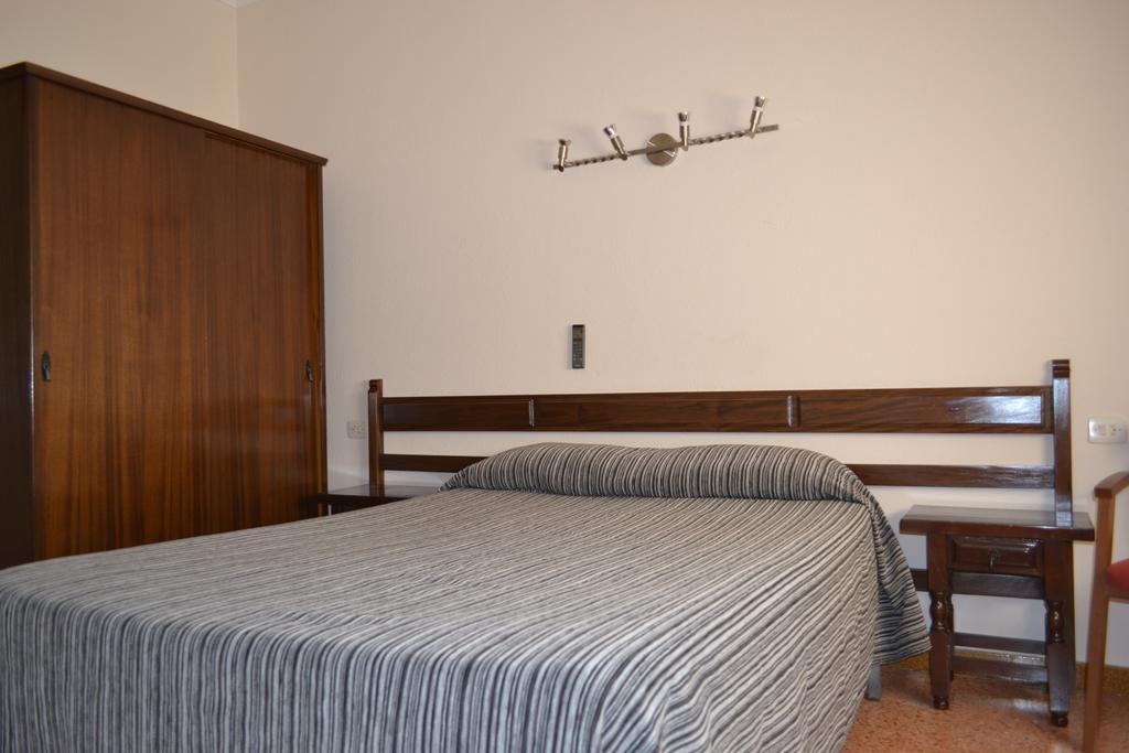 Hostal L'Esplai Viladamat Номер фото