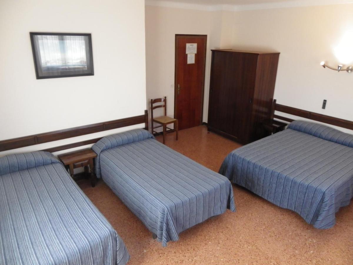 Hostal L'Esplai Viladamat Номер фото